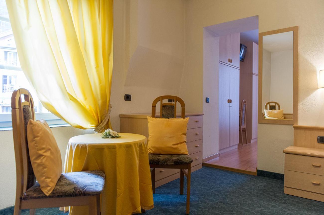 Hotel Italia Кастелло-ді-Ф'ємме Екстер'єр фото
