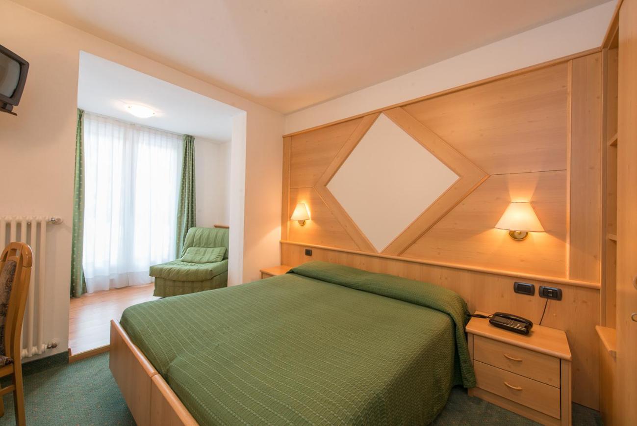 Hotel Italia Кастелло-ді-Ф'ємме Екстер'єр фото